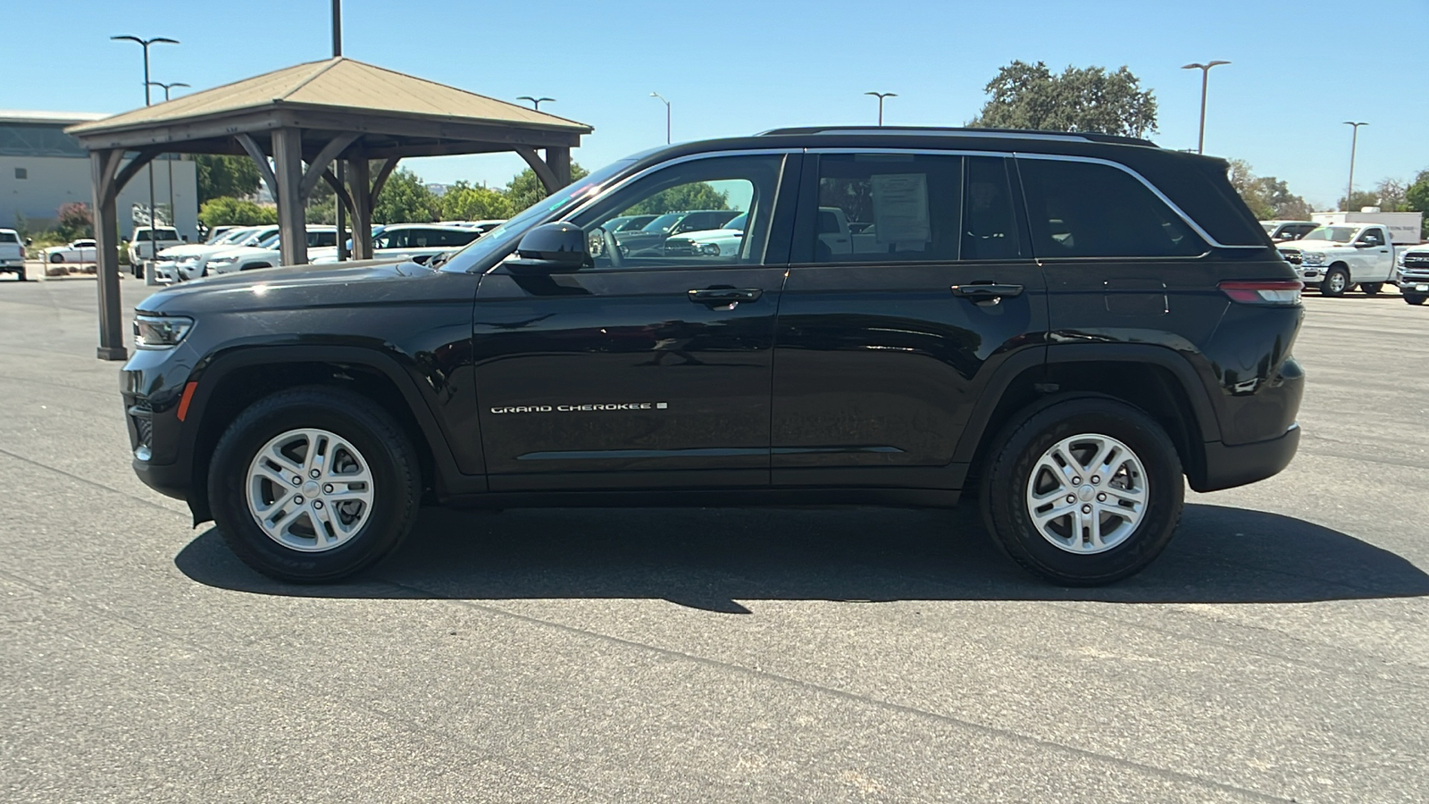 2023 Jeep Grand Cherokee Laredo 6