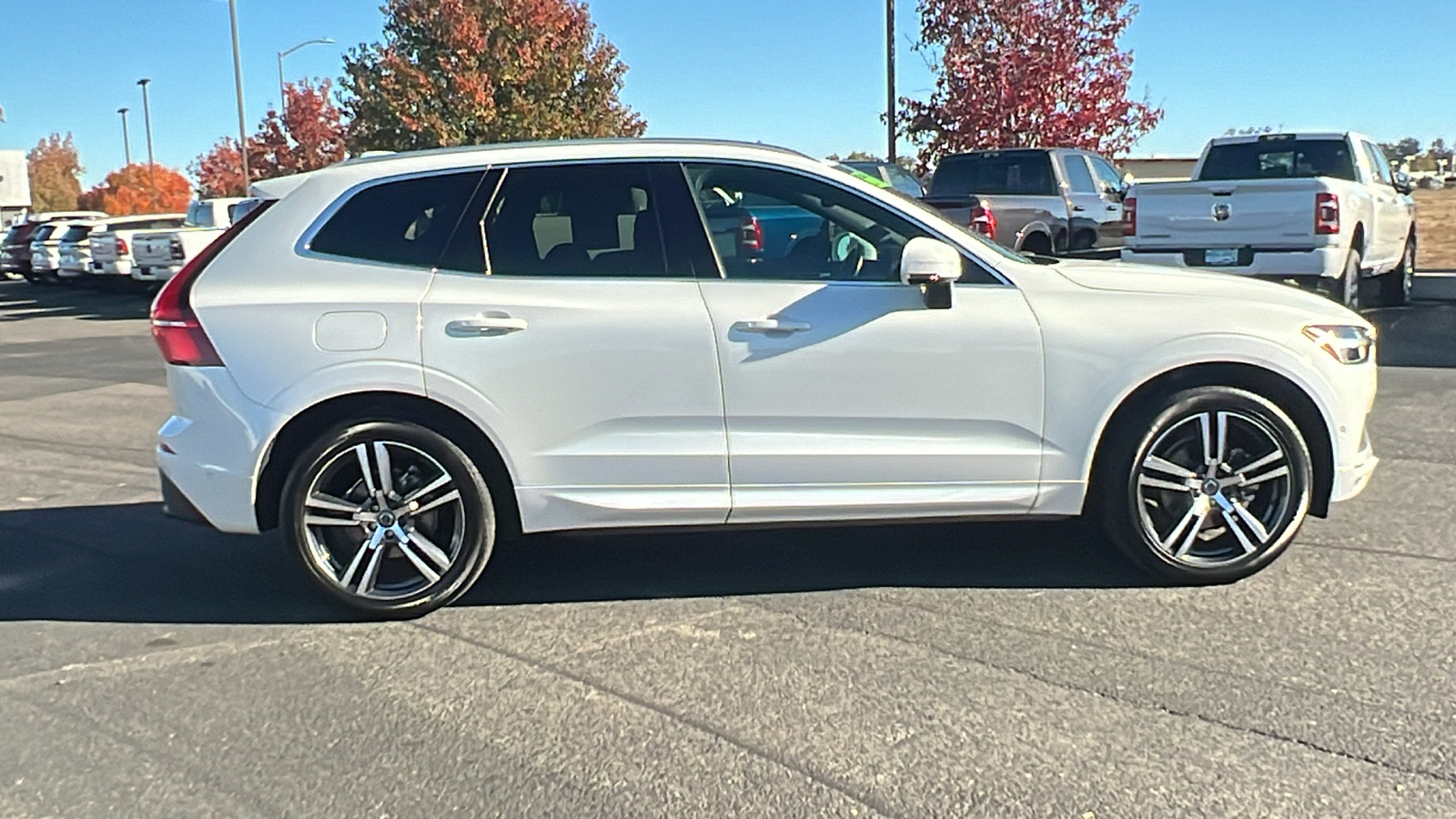 2019 Volvo XC60 Momentum 2