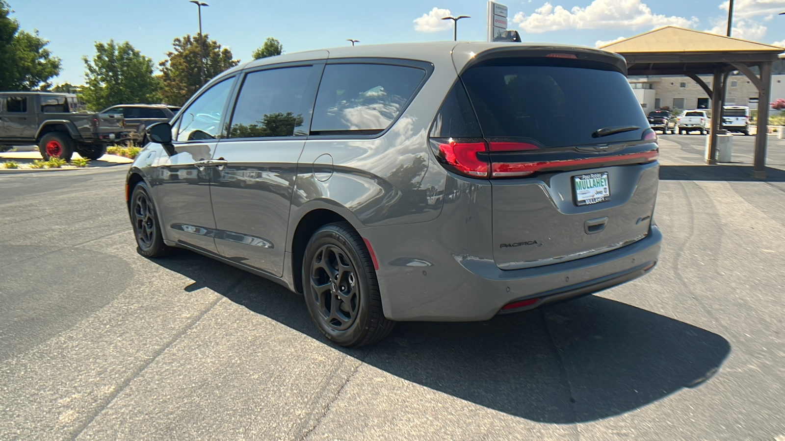 2023 Chrysler Pacifica Hybrid Limited 5