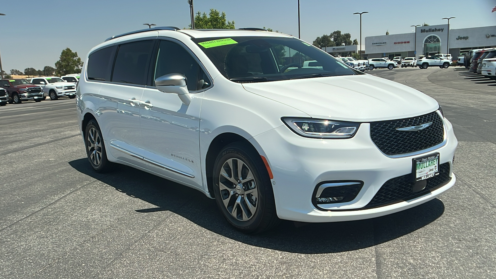 2024 Chrysler Pacifica Hybrid Pinnacle 1