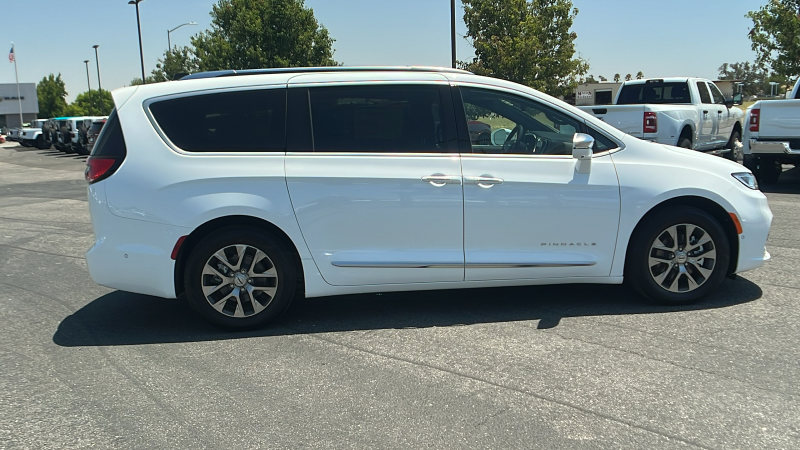 2024 Chrysler Pacifica Hybrid Pinnacle 2