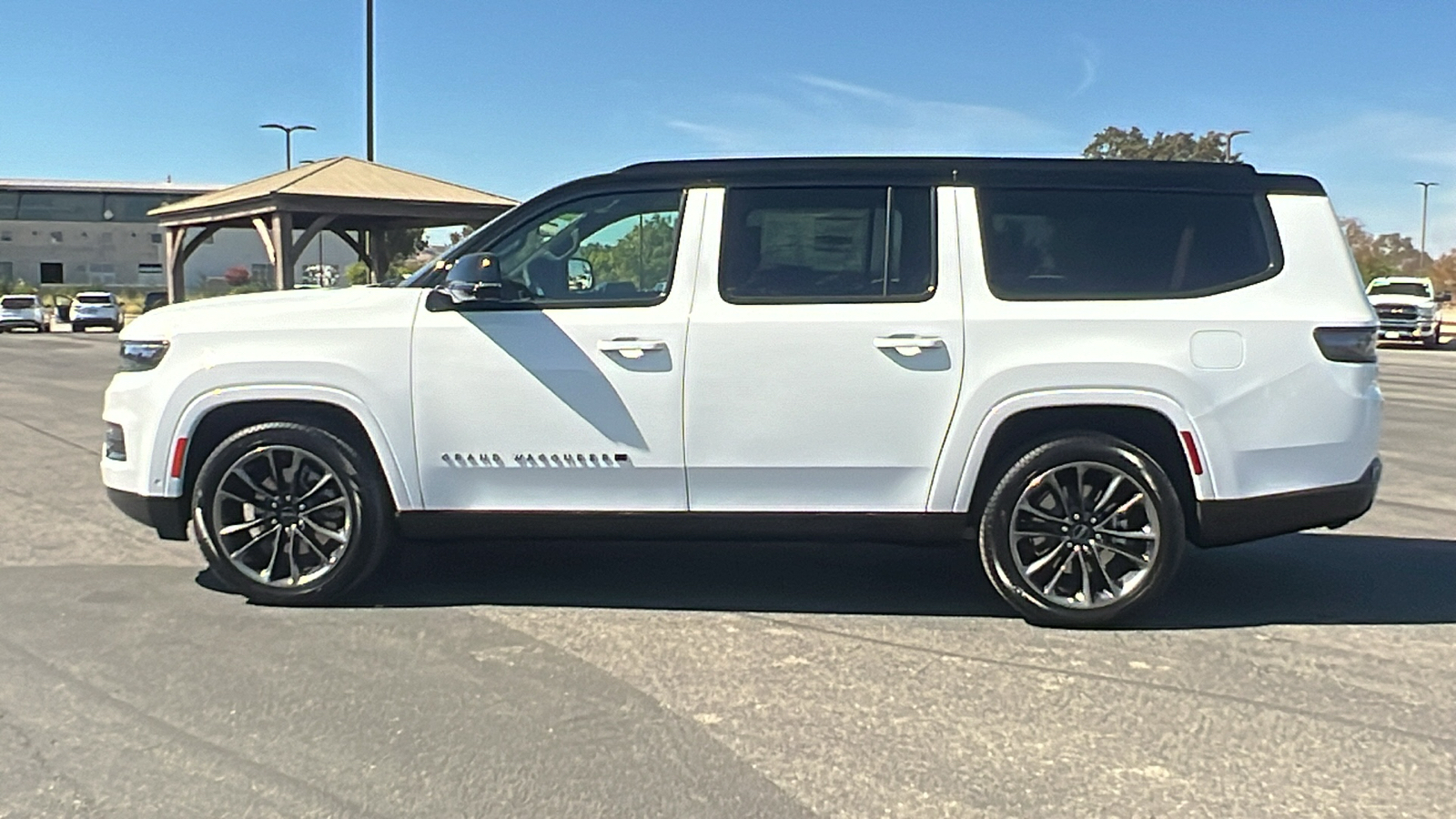 2024 Jeep Grand Wagoneer L Series III Obsidian 6