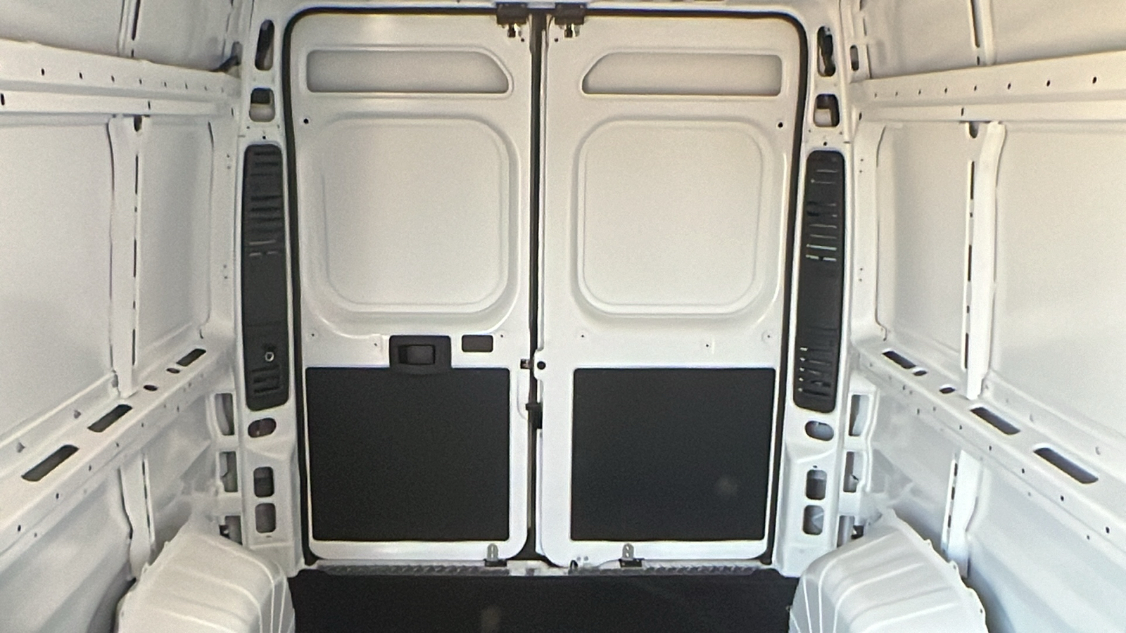 2024 Ram ProMaster Cargo Van SLT 19