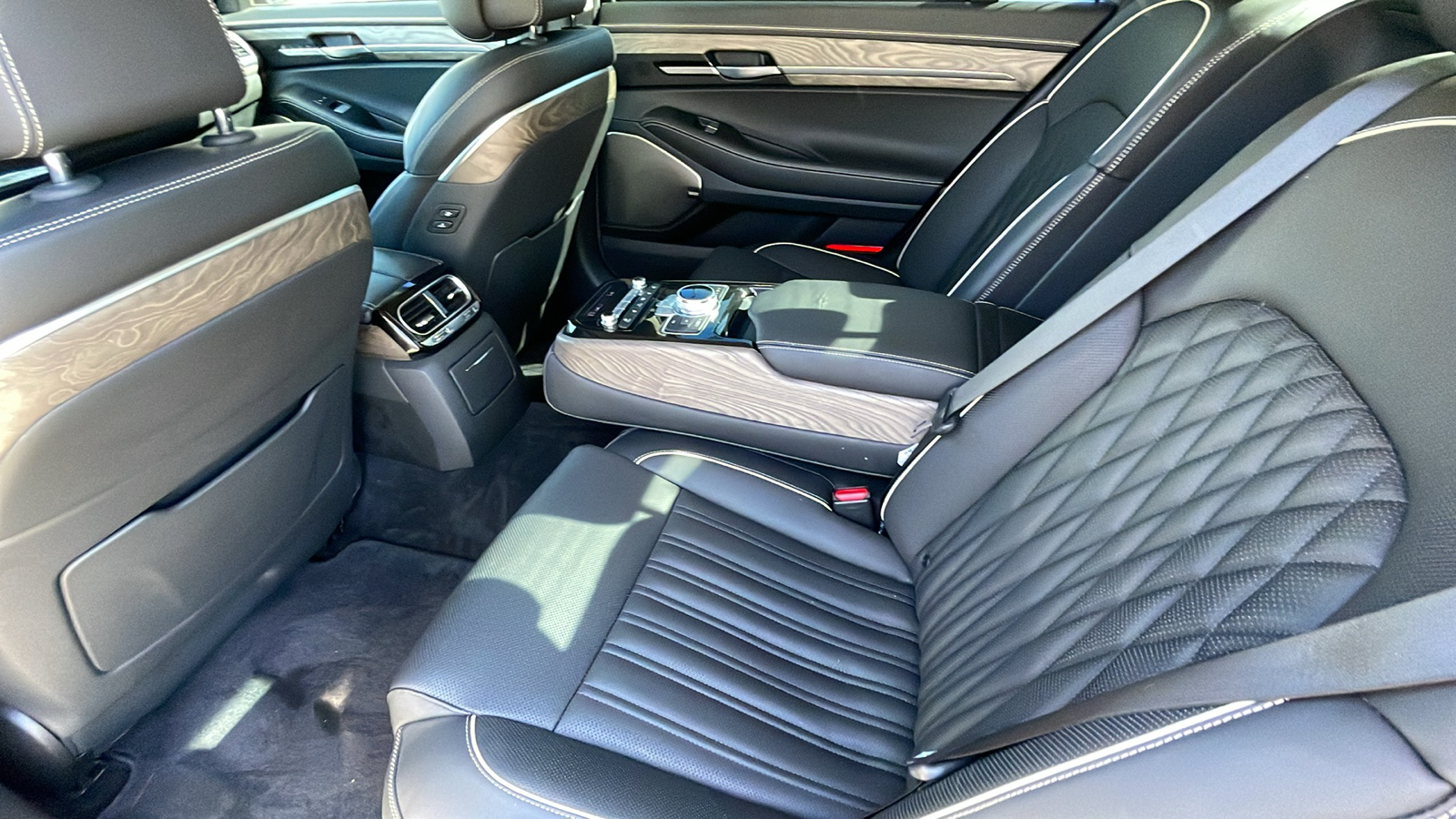 2021 Genesis G90 3.3T Premium RWD 17