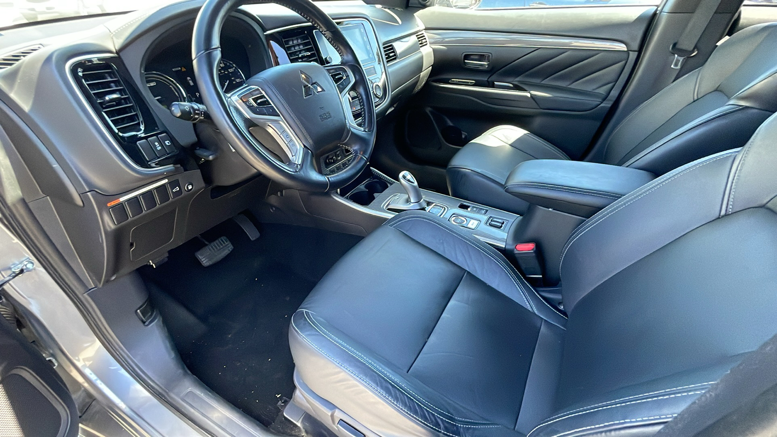 2019 Mitsubishi Outlander PHEV SEL 16