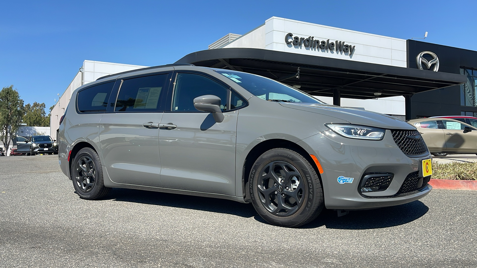 2021 Chrysler Pacifica Hybrid Limited 1