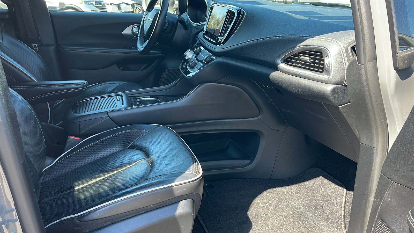 2021 Chrysler Pacifica Hybrid Limited 32