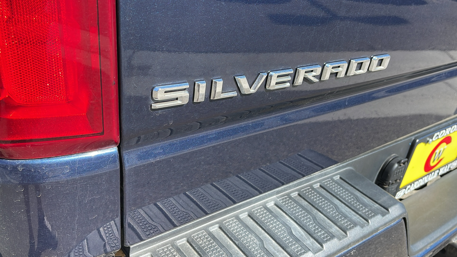 2020 Chevrolet Silverado 1500 4WD Crew Cab Standard Bed RST 29