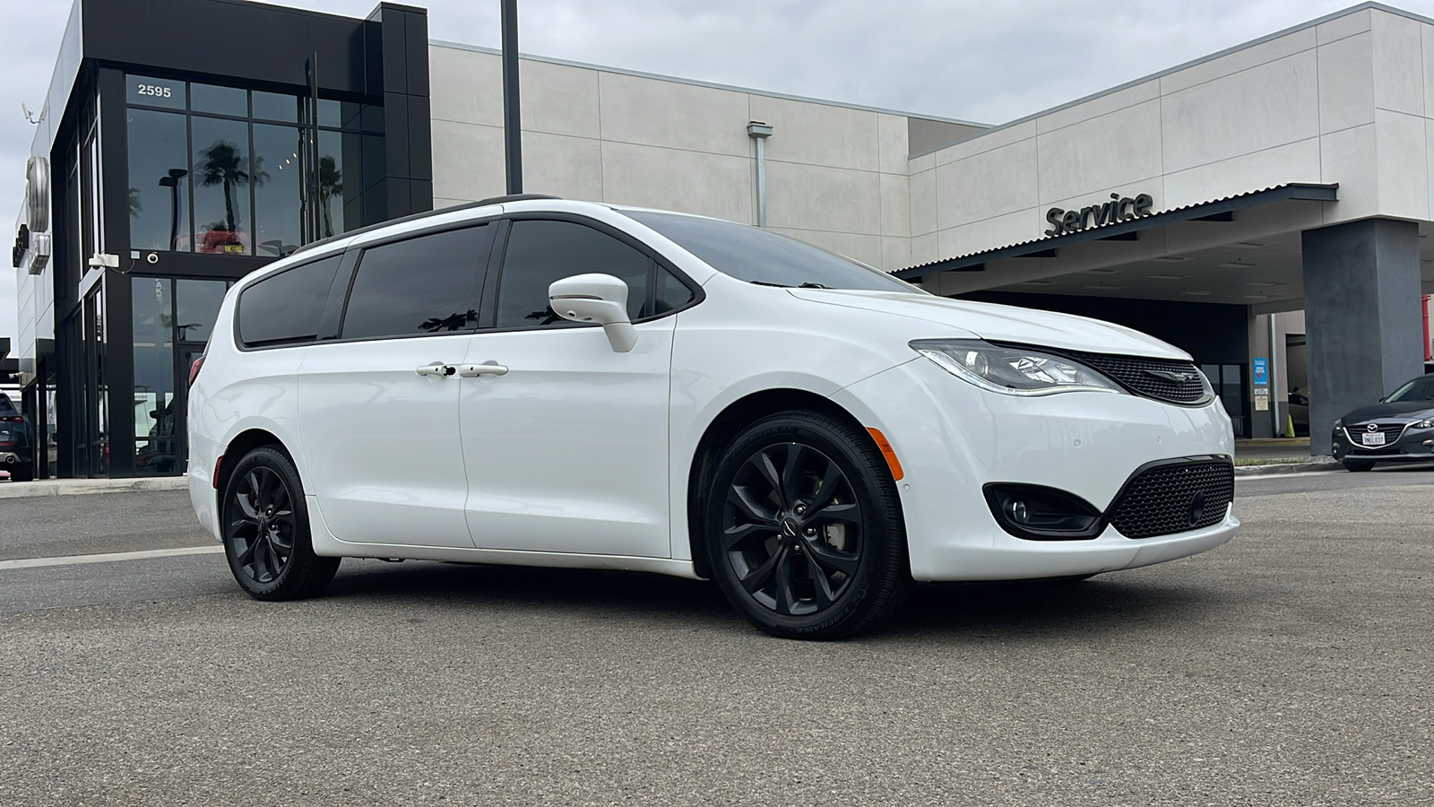 2018 Chrysler Pacifica Limited 1