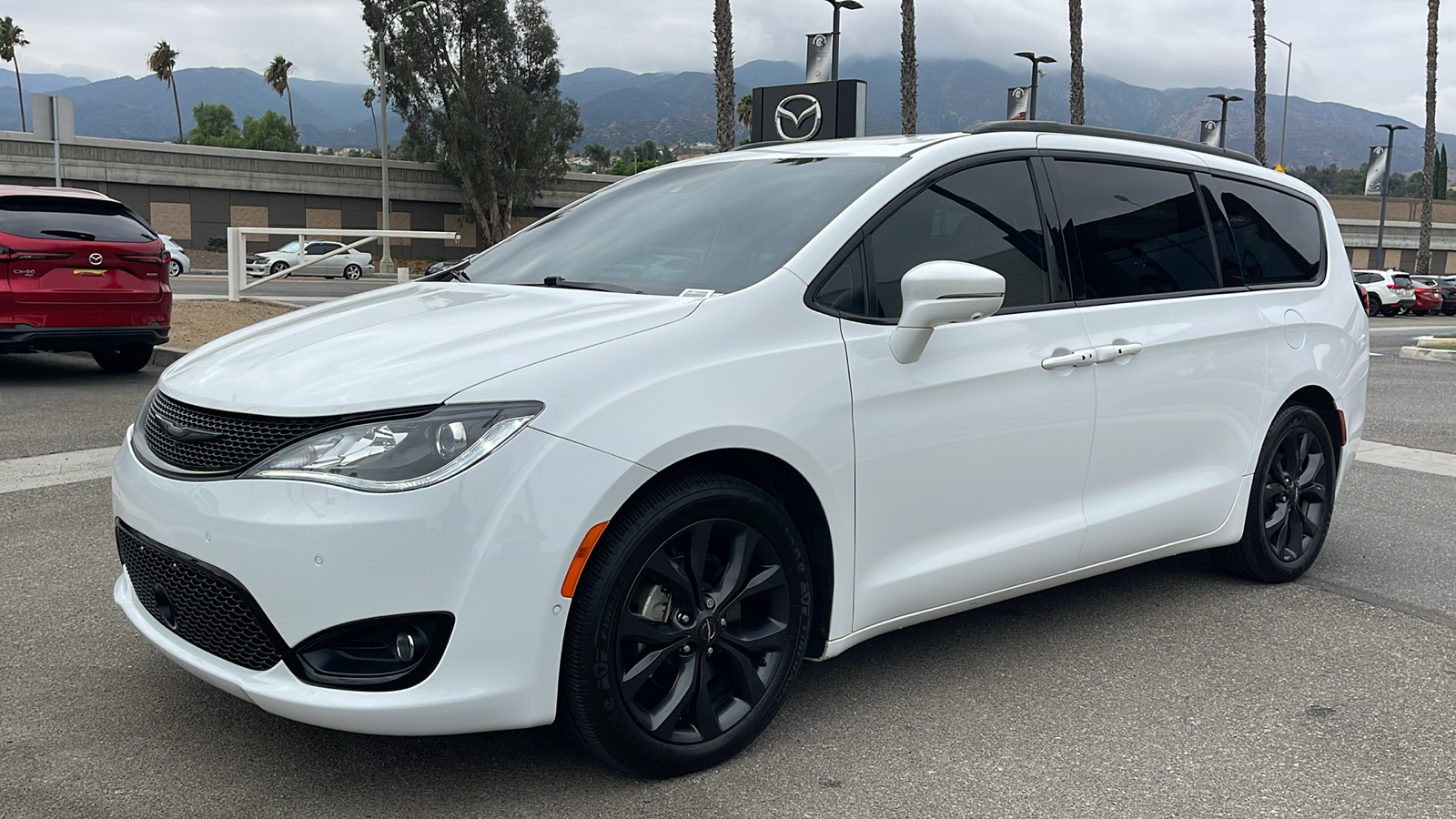 2018 Chrysler Pacifica Limited 13