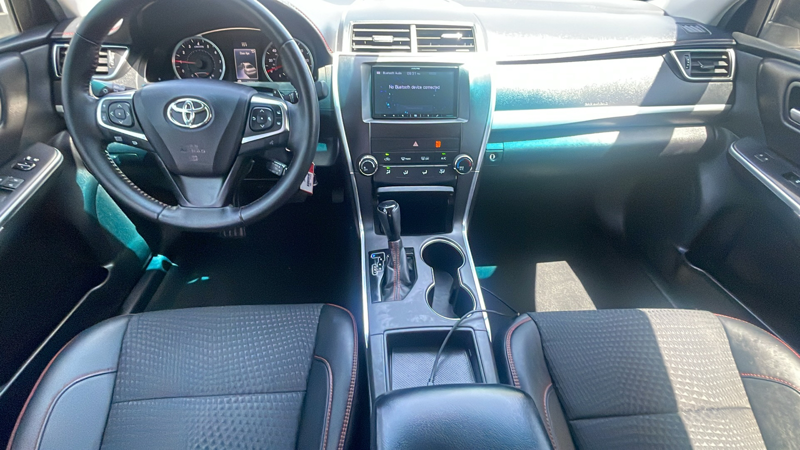 2015 Toyota Camry SE 18