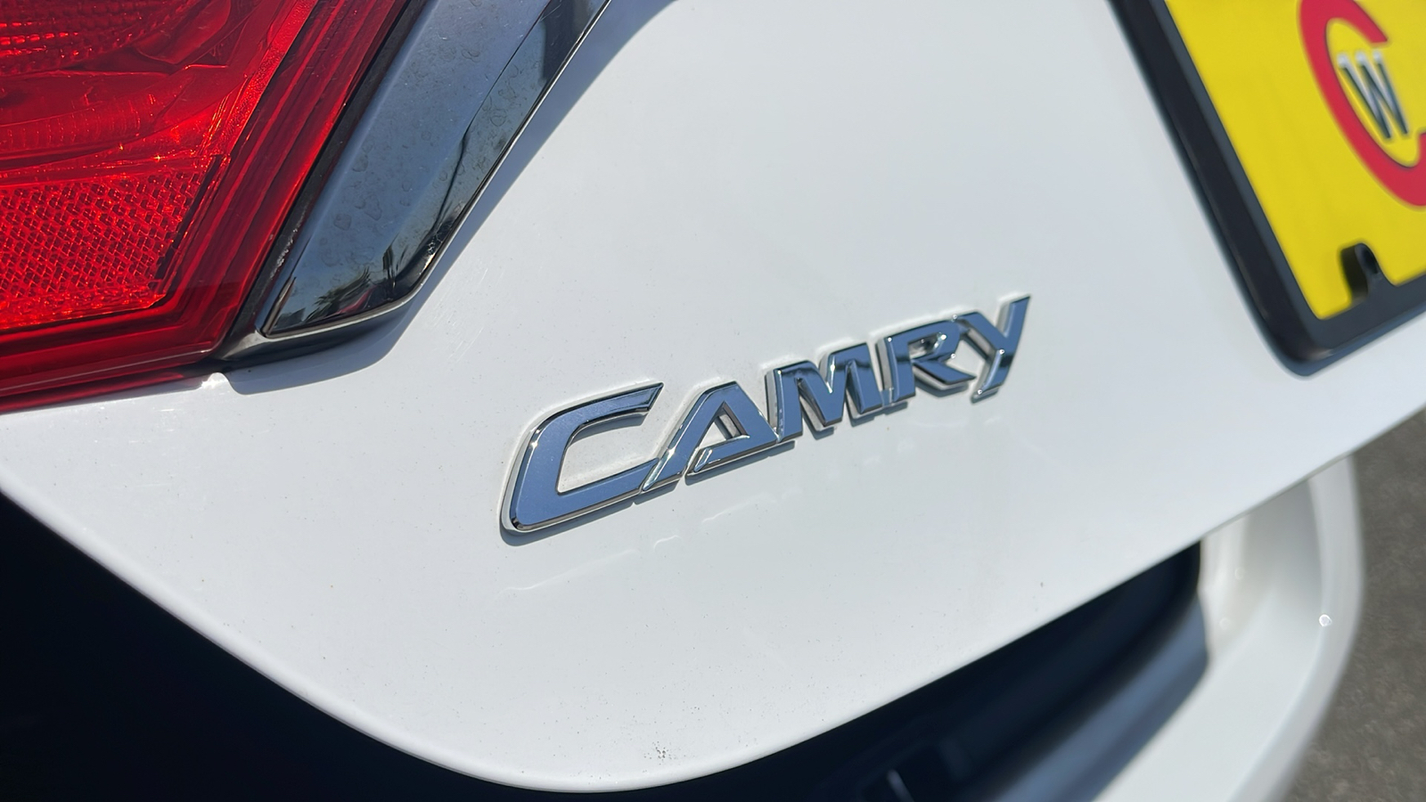 2015 Toyota Camry SE 28