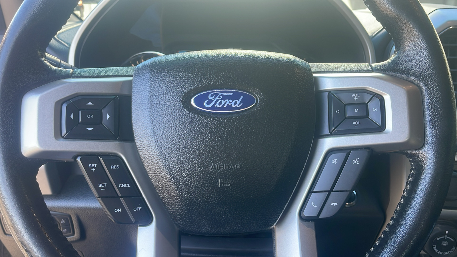 2017 Ford F-150 LARIAT 23