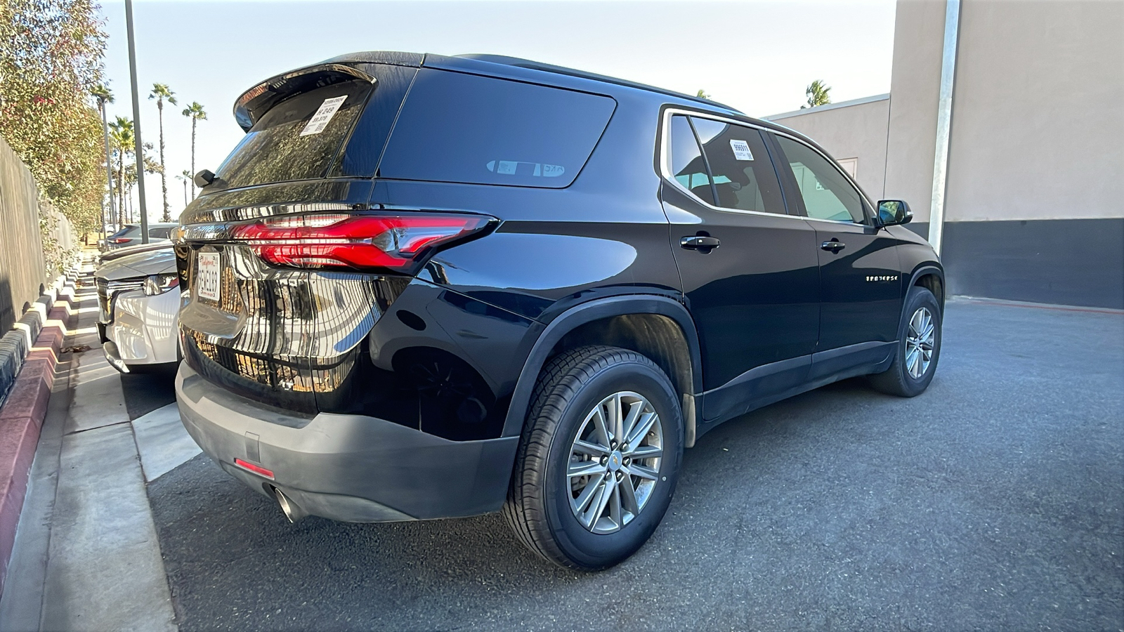 2023 Chevrolet Traverse FWD LT Leather 2