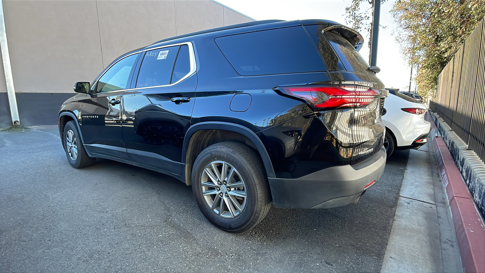 2023 Chevrolet Traverse FWD LT Leather 5