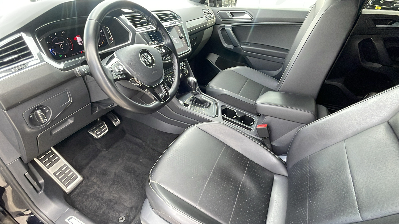 2019 Volkswagen Tiguan 2.0T SEL R-Line 16