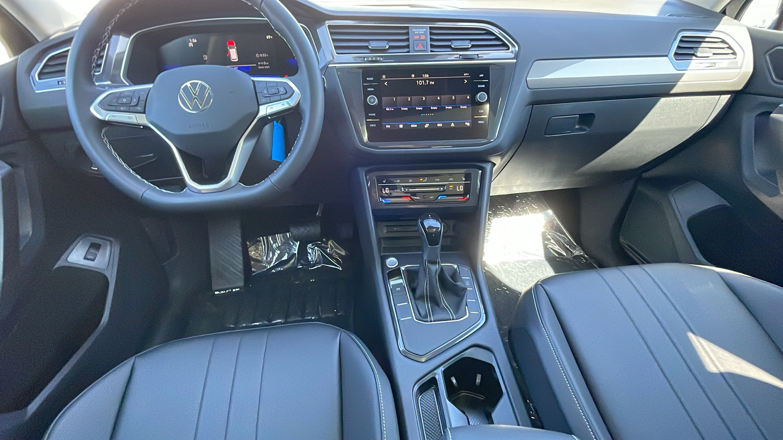2024 Volkswagen Tiguan 2.0T SE 18