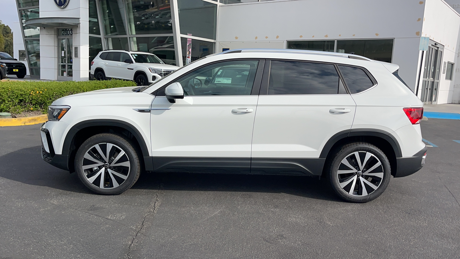 2024 Volkswagen Taos SE 11