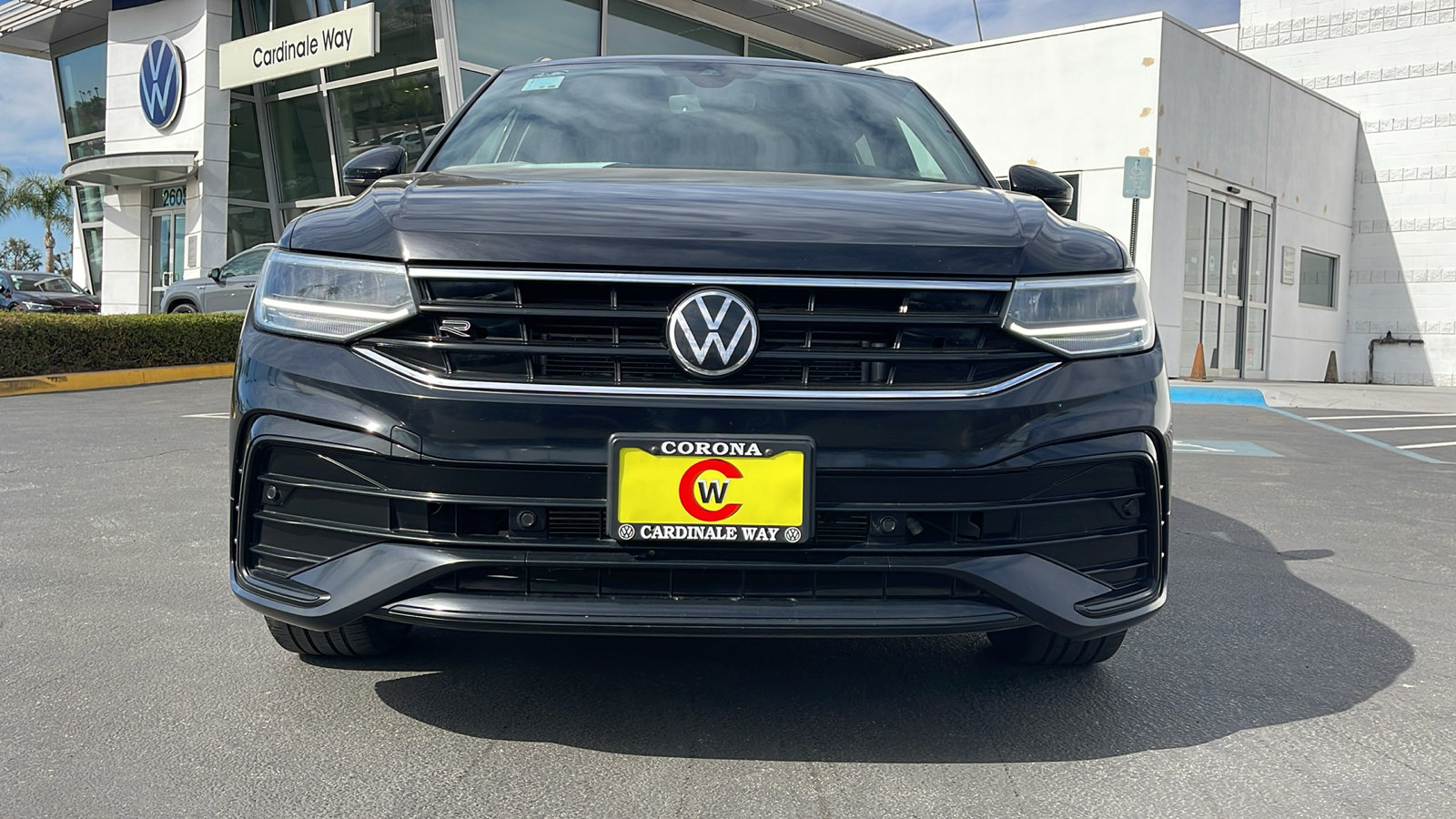 2022 Volkswagen Tiguan 2.0T SE R-Line Black 4