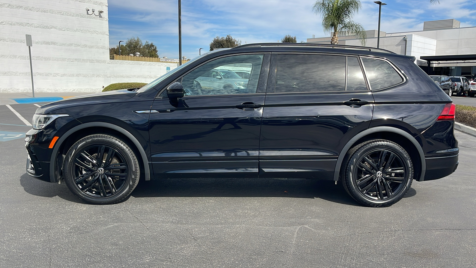 2022 Volkswagen Tiguan 2.0T SE R-Line Black 12