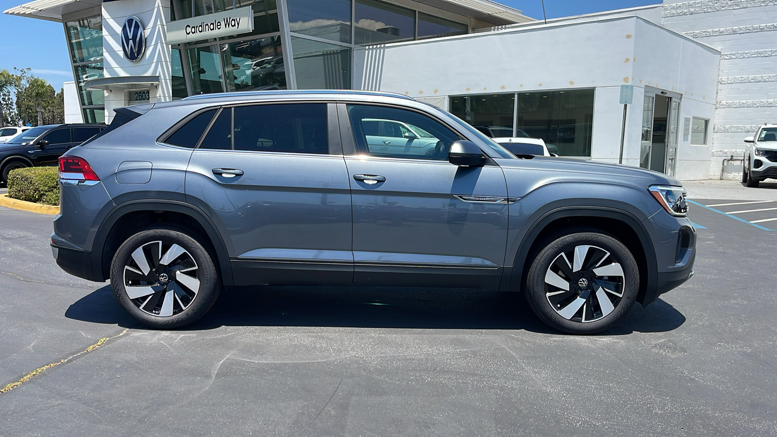 2024 Volkswagen Atlas Cross Sport SE 9