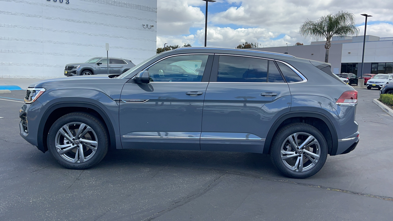 2024 Volkswagen Atlas Cross Sport SEL R-Line 4Motion 11