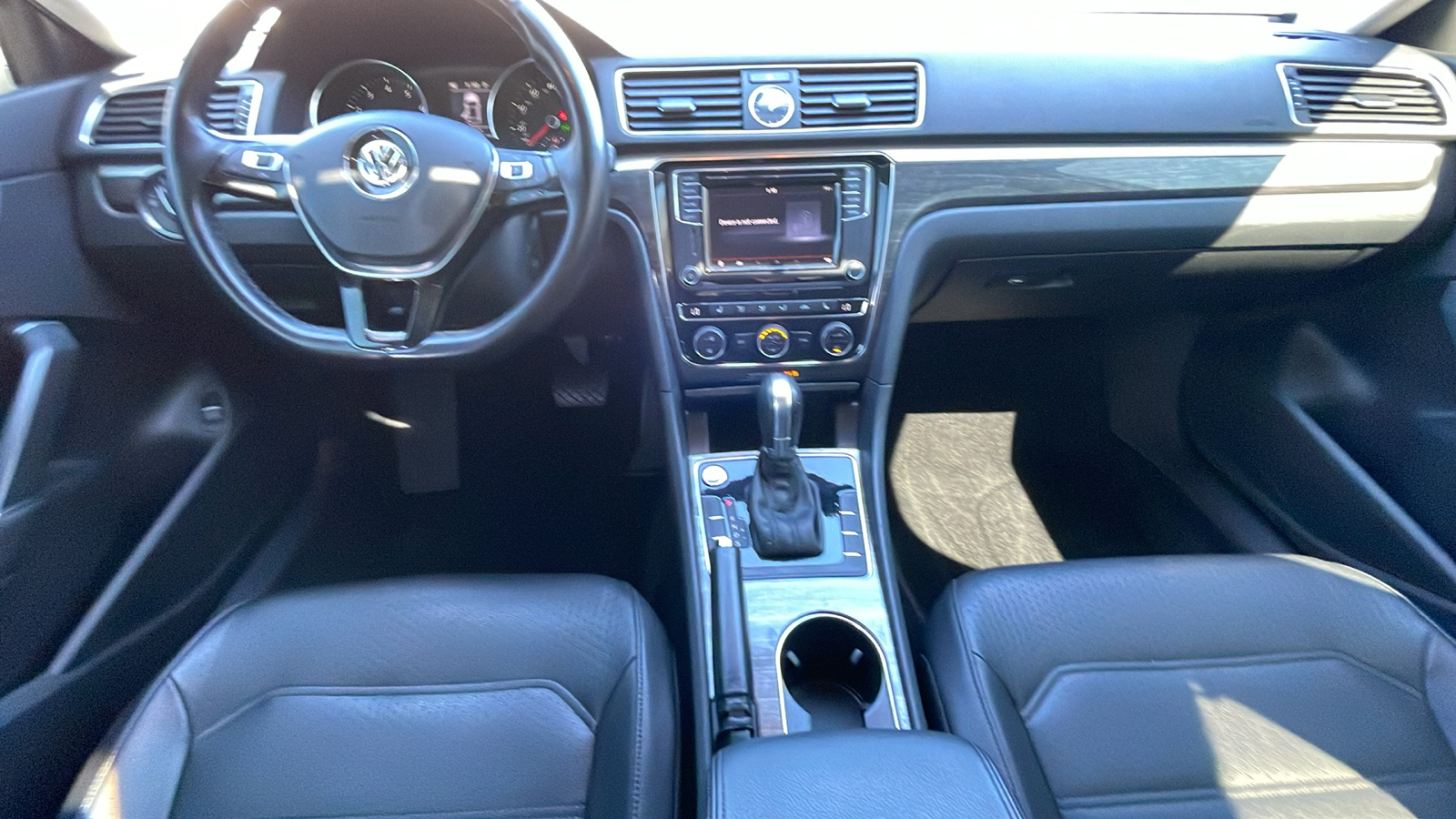 2017 Volkswagen Passat 1.8T SE 18