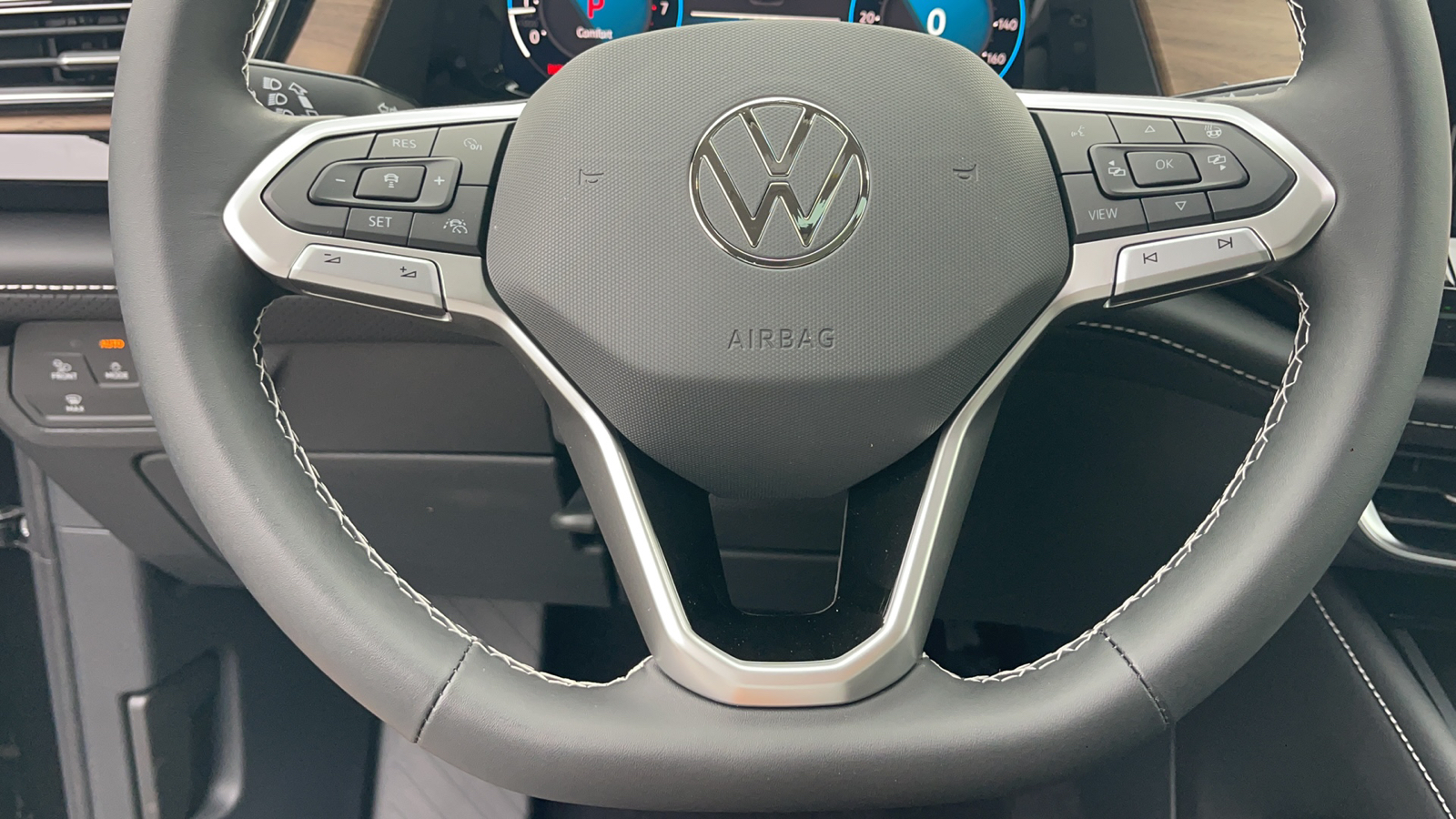 2024 Volkswagen Atlas 2.0T SE w/Technology 26