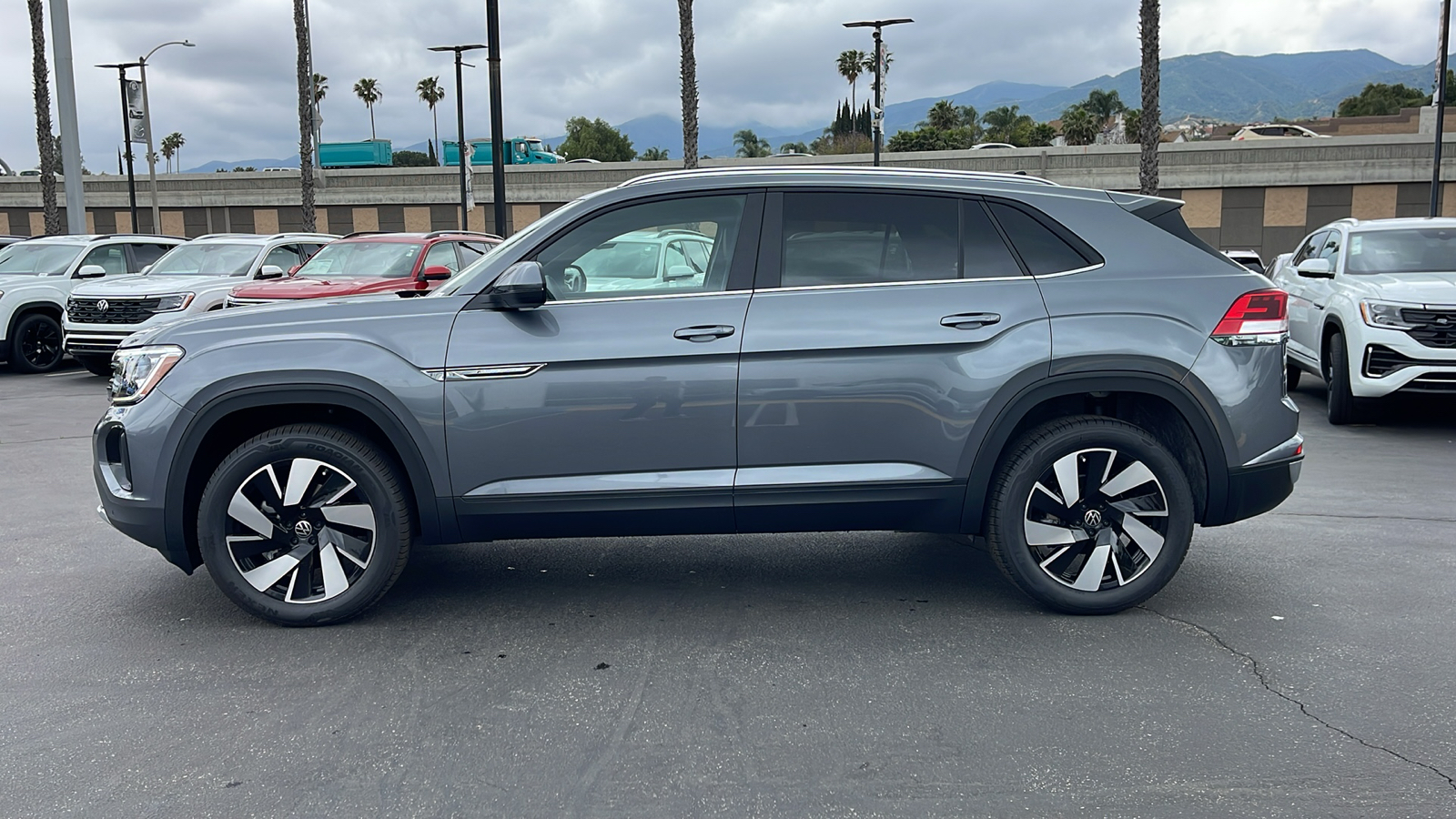 2024 Volkswagen Atlas Cross Sport SE 7