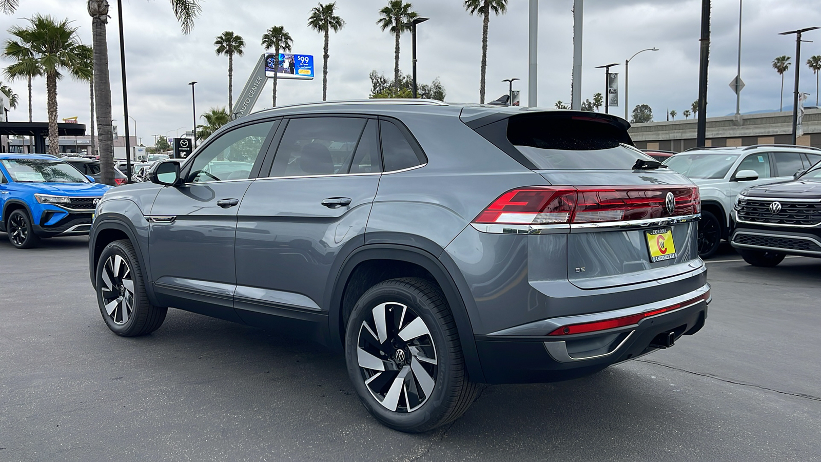 2024 Volkswagen Atlas Cross Sport SE 8