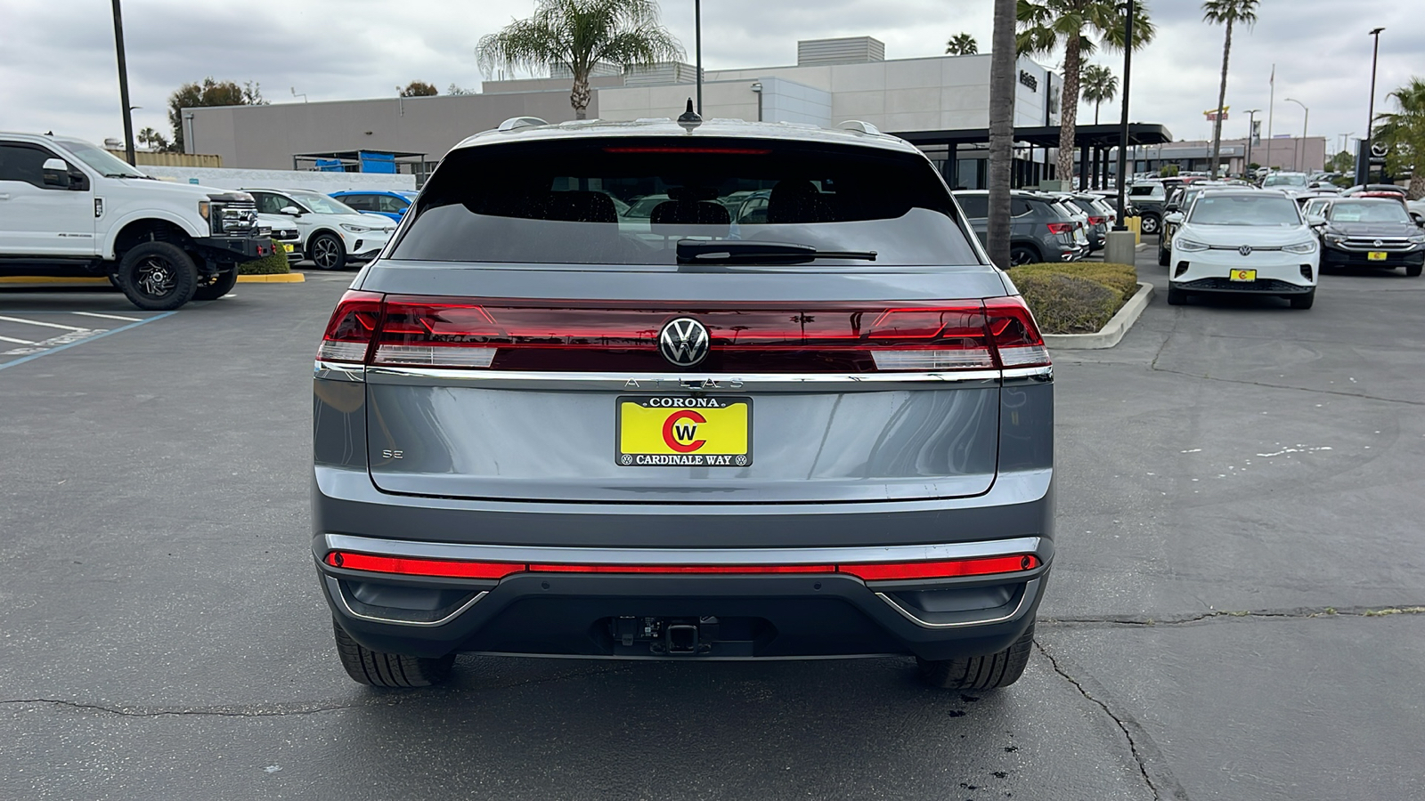 2024 Volkswagen Atlas Cross Sport SE 10