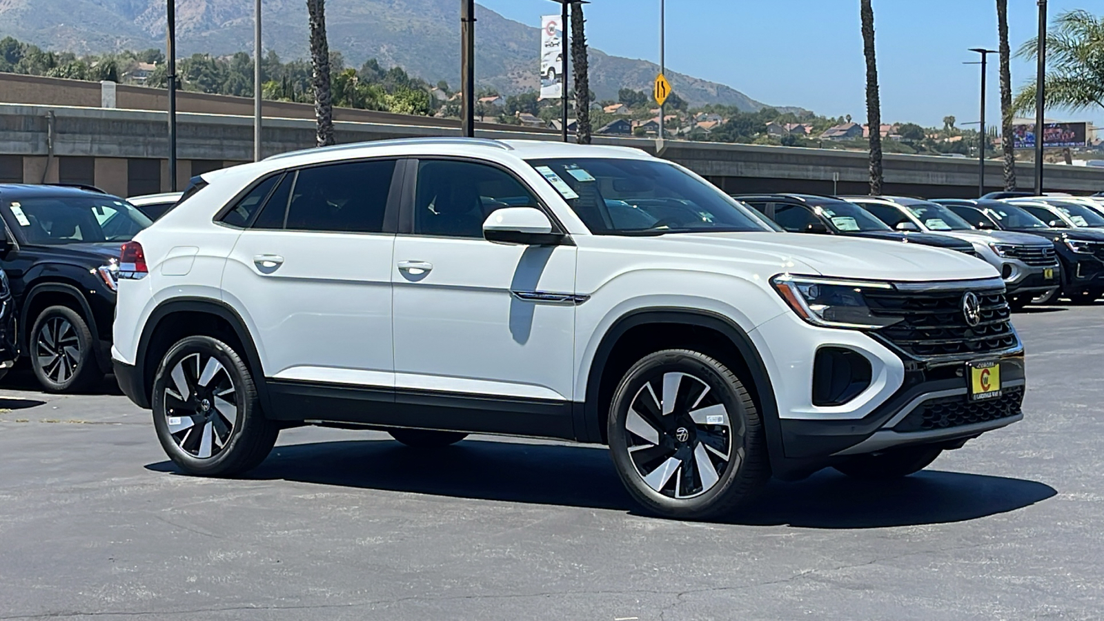 2024 Volkswagen Atlas Cross Sport SE 2