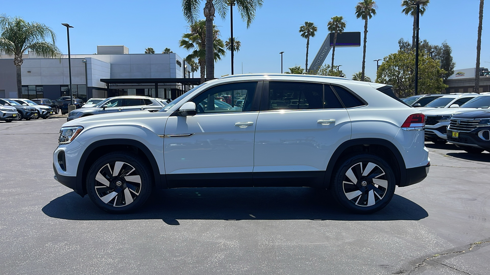 2024 Volkswagen Atlas Cross Sport SE 6