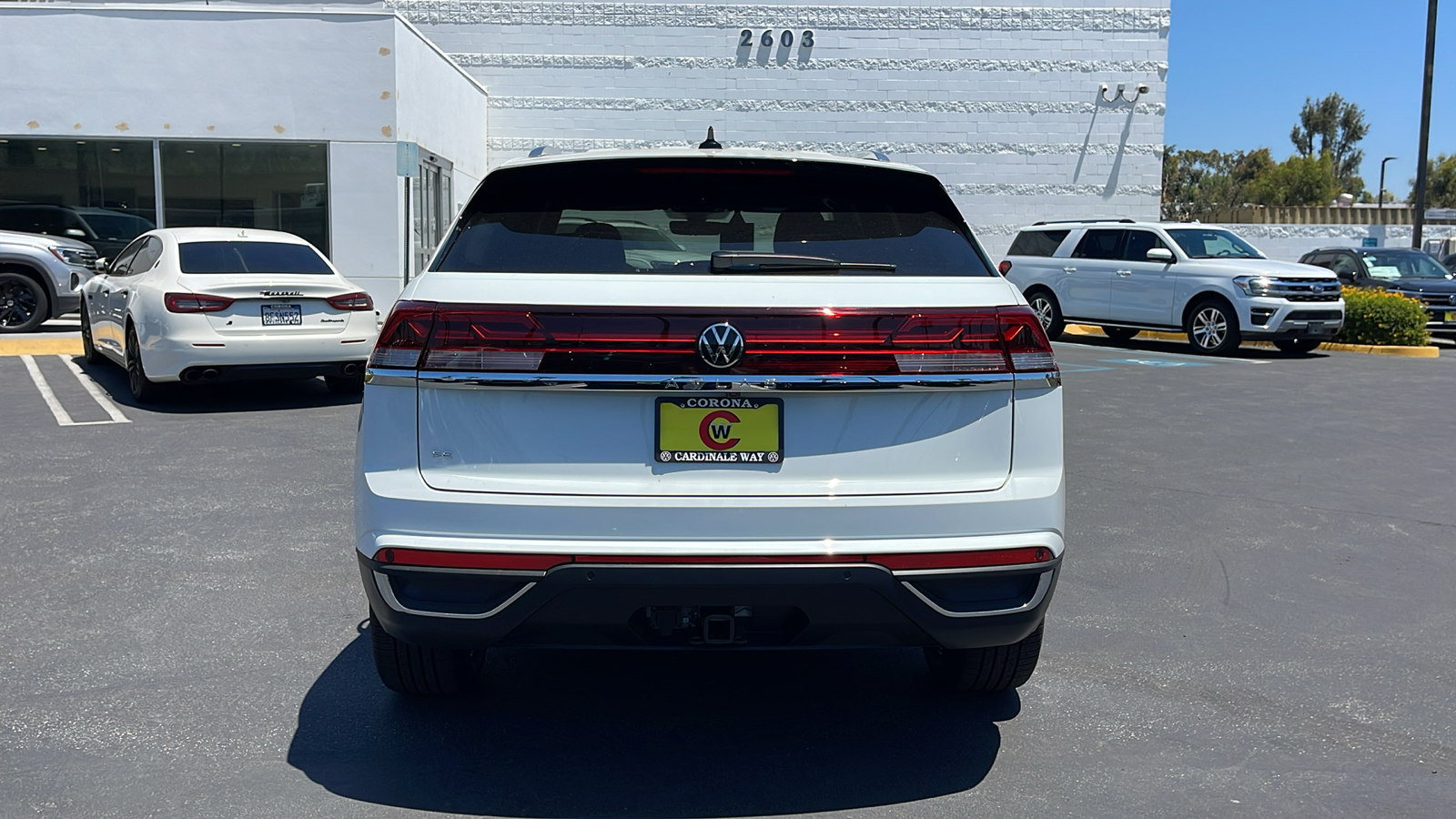 2024 Volkswagen Atlas Cross Sport SE 8