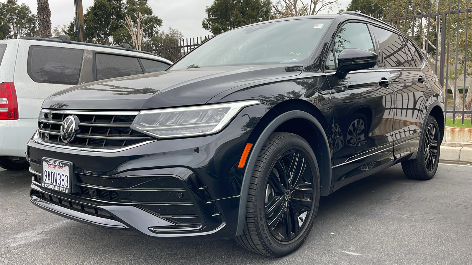 2022 Volkswagen Tiguan SE R-Line Black 8