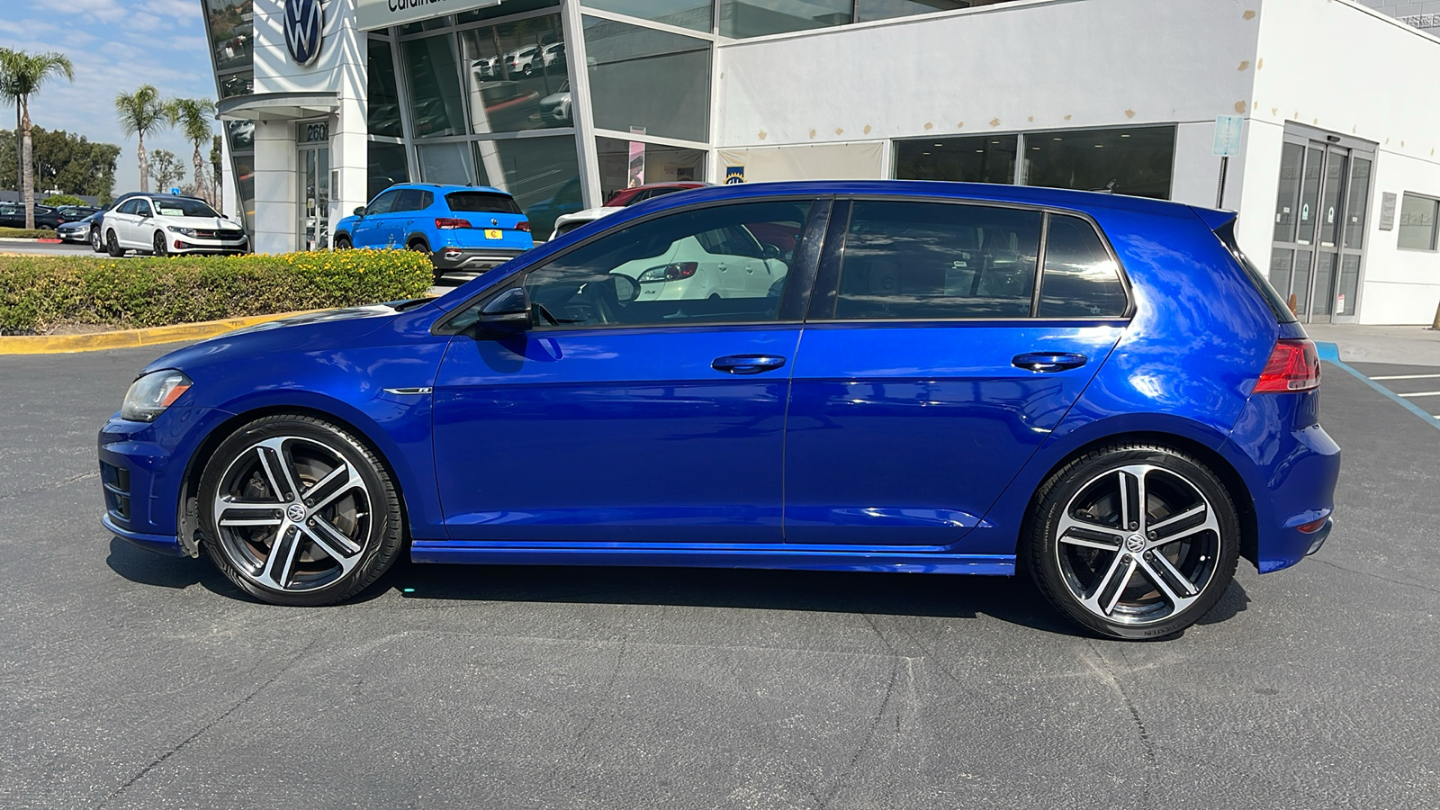 2016 Volkswagen Golf R Base 12