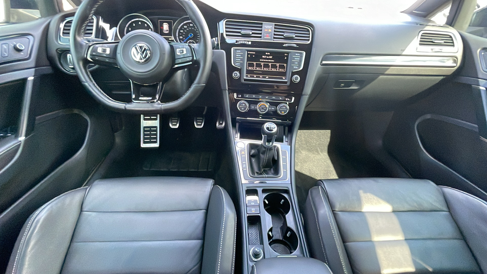 2016 Volkswagen Golf R Base 19