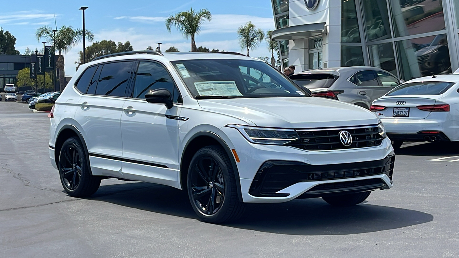 2024 Volkswagen Tiguan SE R-Line Black 1