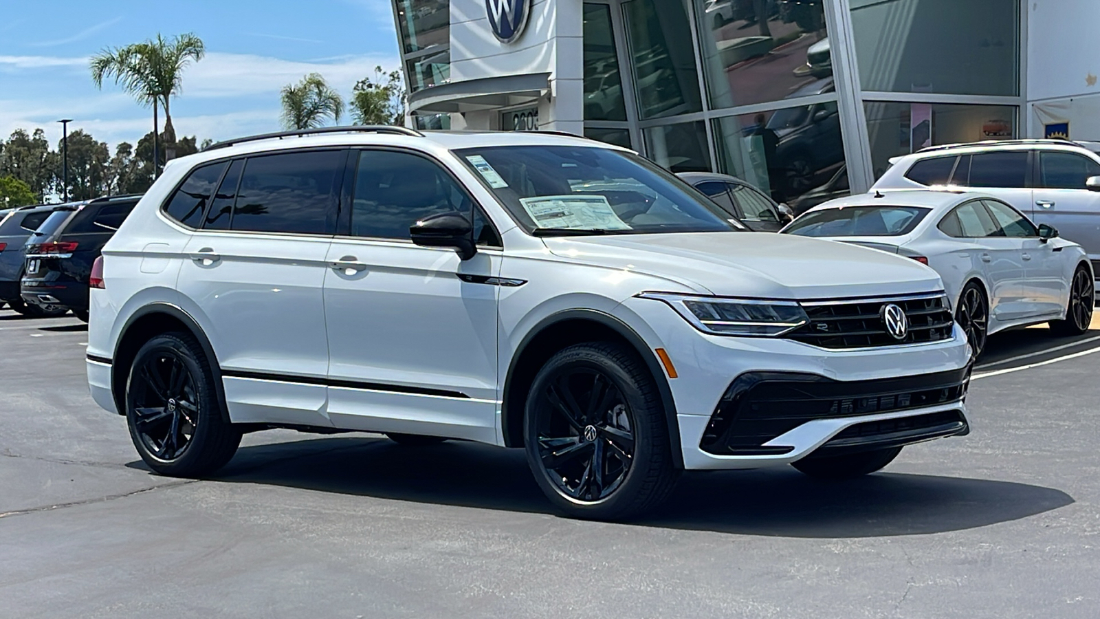 2024 Volkswagen Tiguan SE R-Line Black 2