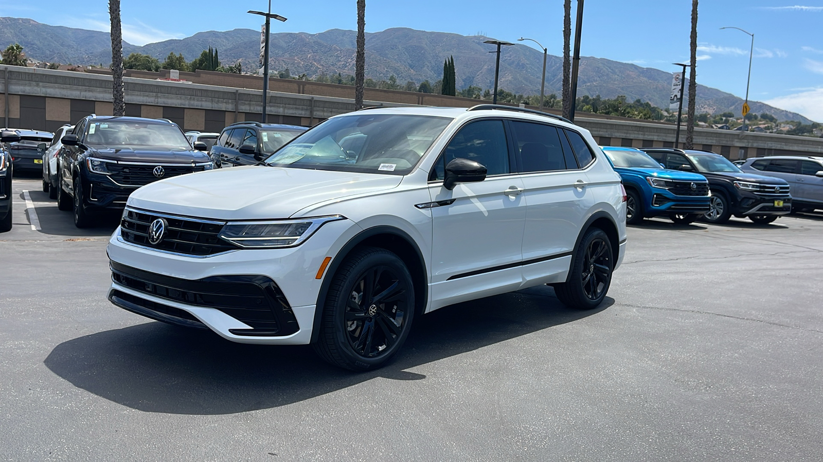 2024 Volkswagen Tiguan SE R-Line Black 5