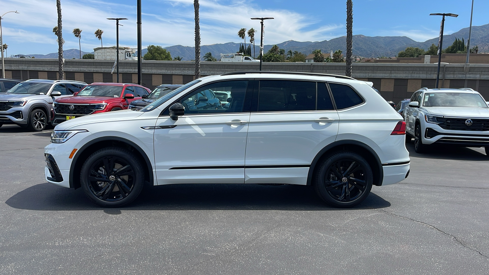 2024 Volkswagen Tiguan SE R-Line Black 6