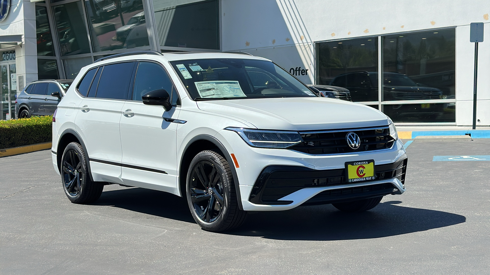 2024 Volkswagen Tiguan SE R-Line Black 1