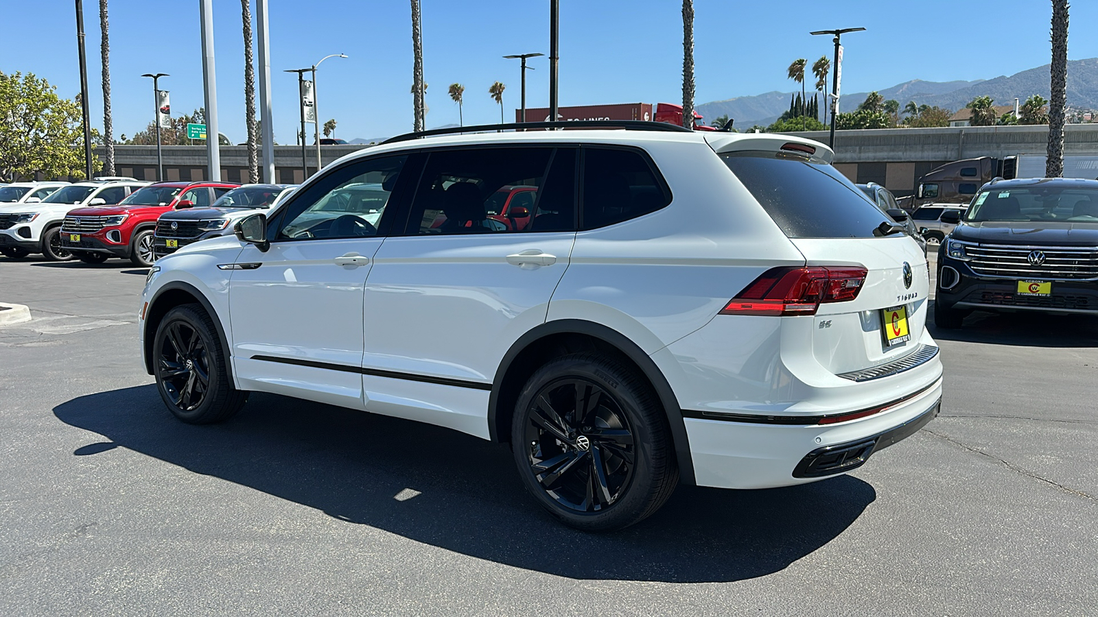 2024 Volkswagen Tiguan SE R-Line Black 6