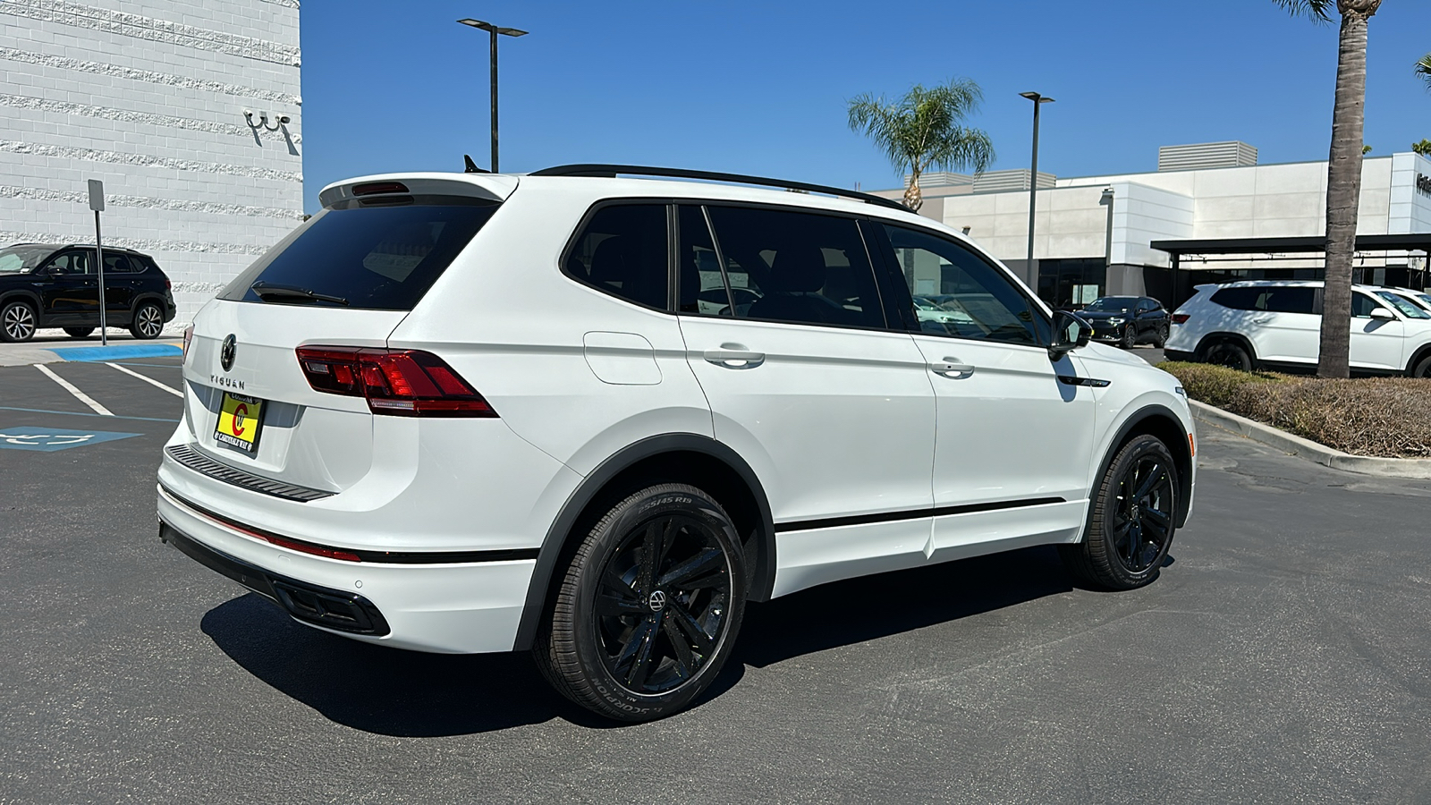 2024 Volkswagen Tiguan SE R-Line Black 8