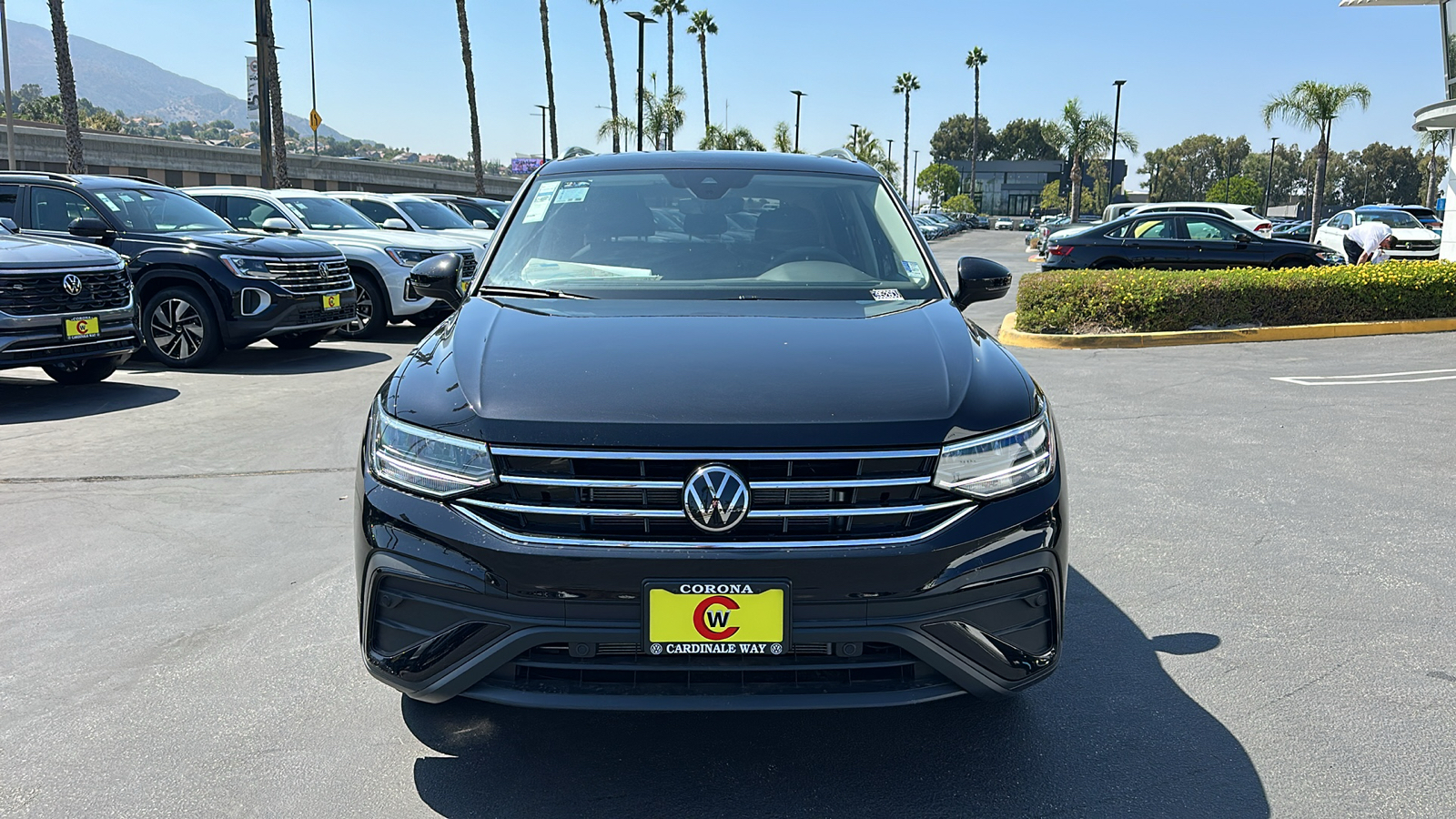 2024 Volkswagen Tiguan SE 2