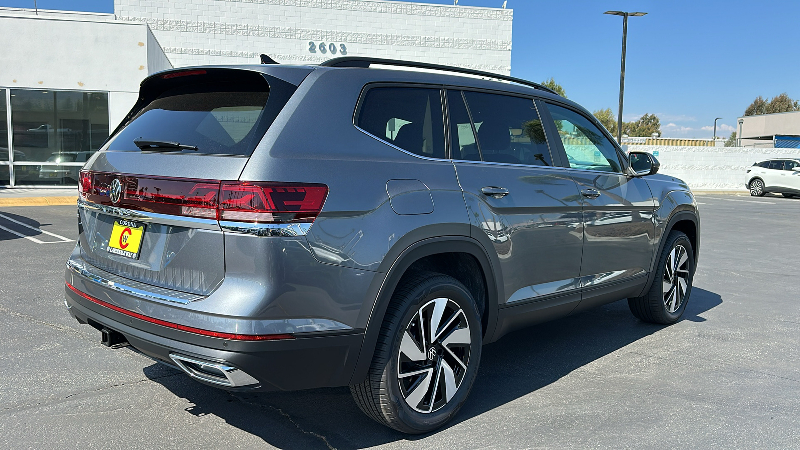 2024 Volkswagen Atlas SE 8