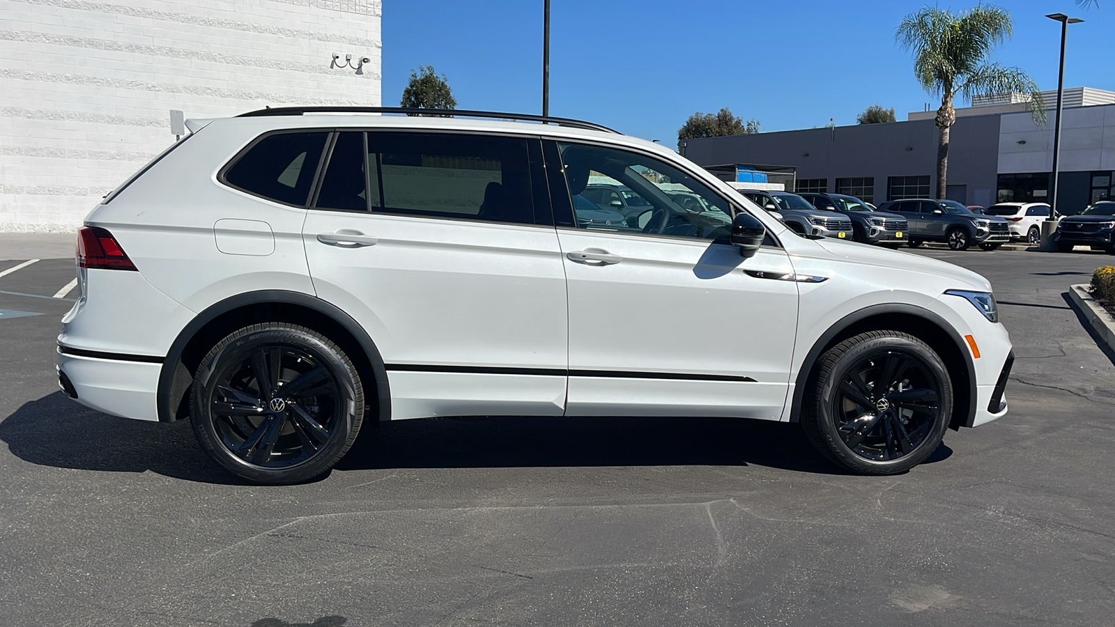 2024 Volkswagen Tiguan SE R-Line Black 6