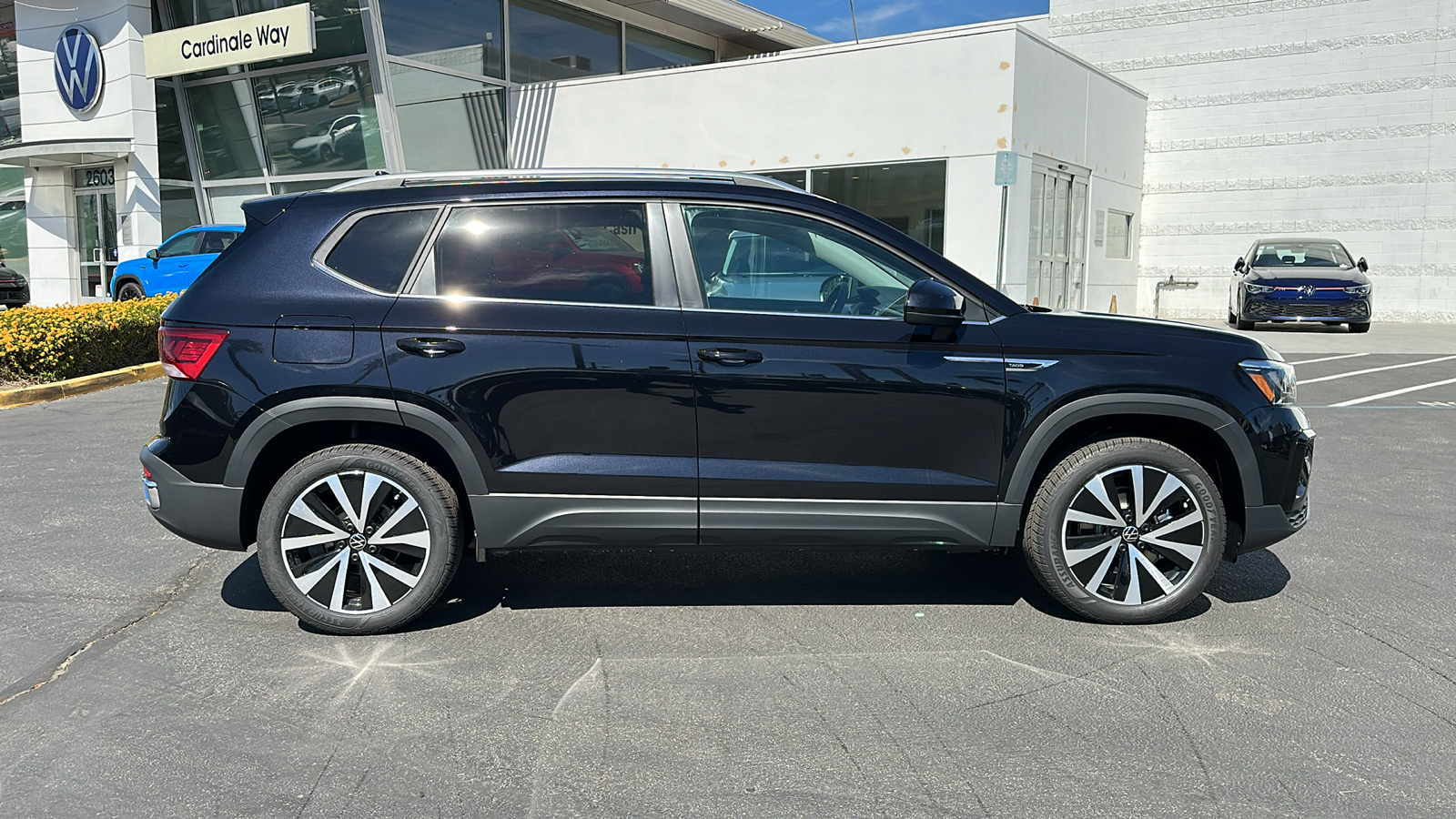 2024 Volkswagen Taos SE 8