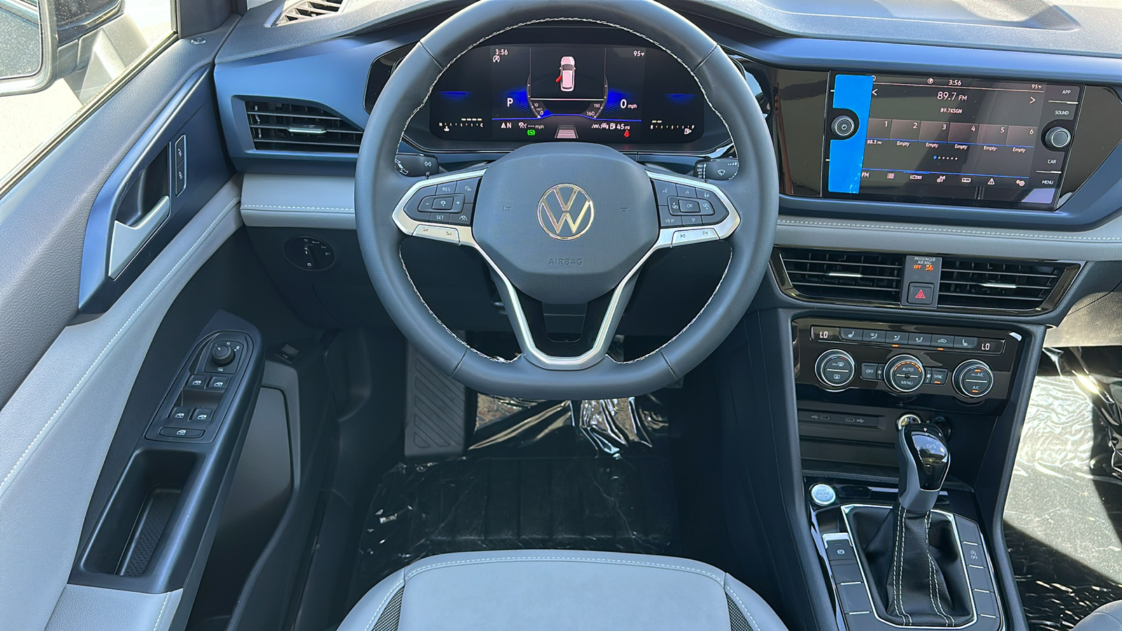 2024 Volkswagen Taos SE 12