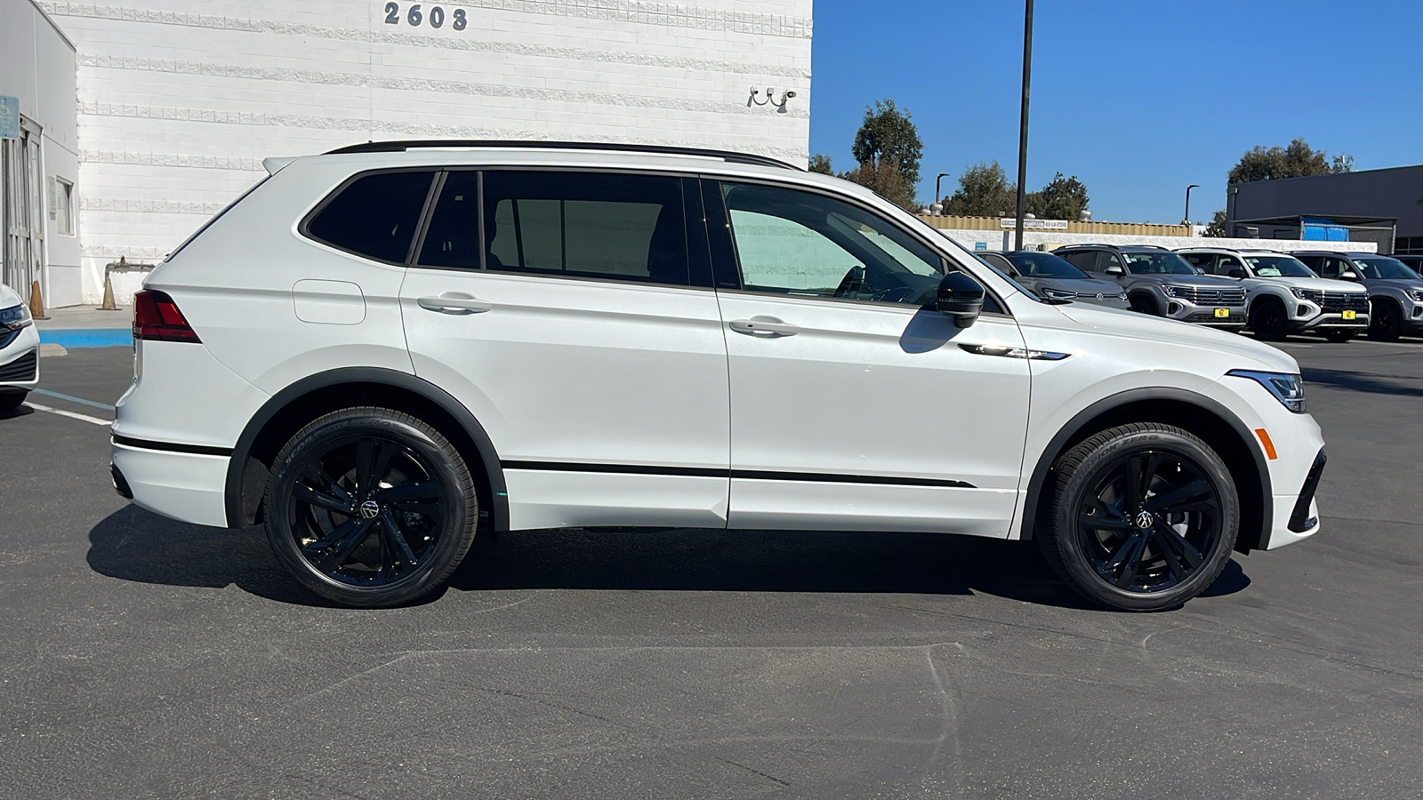 2024 Volkswagen Tiguan SE R-Line Black 6